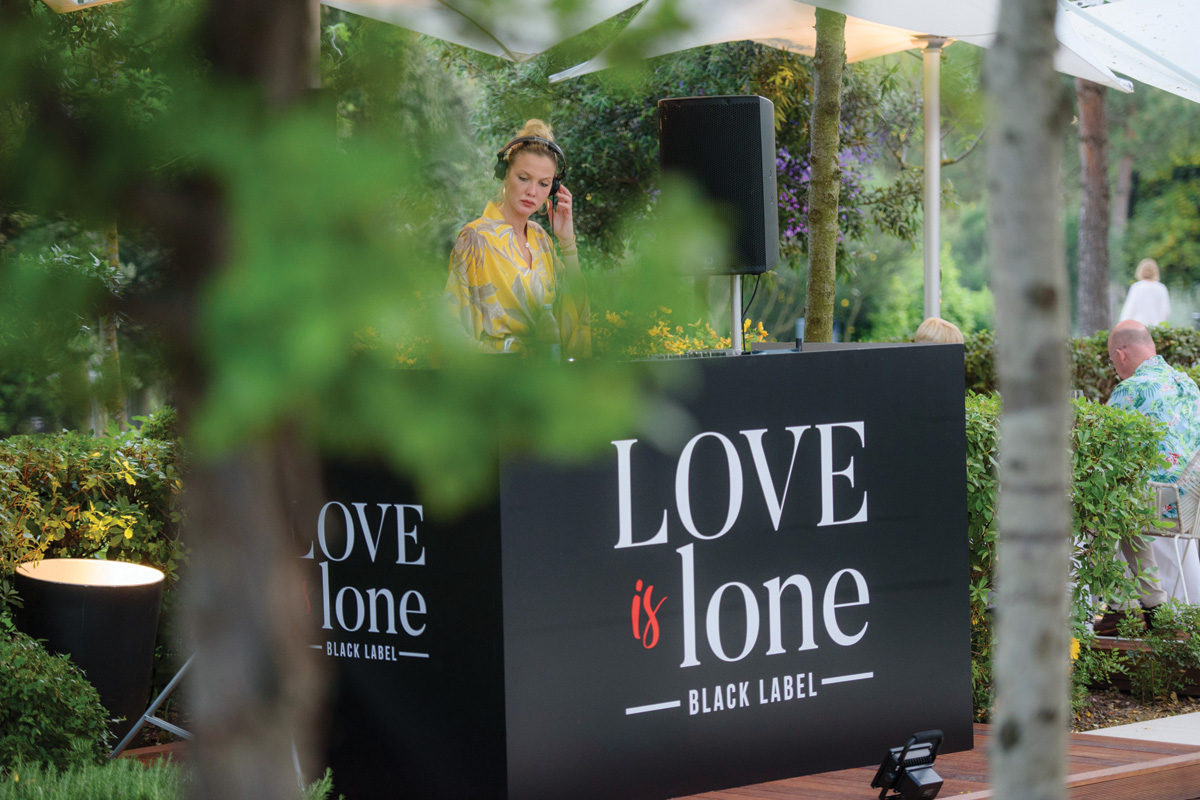 Serija evenata Love is Lone
